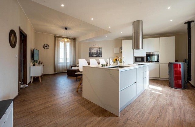 Modern apartment in Gravedona - Larihome A14