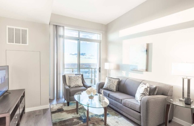 Modern Apartment In Harbor Point