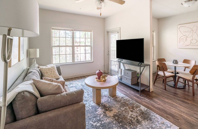 Modern Apartment in Prime Location (ID8014X44)
