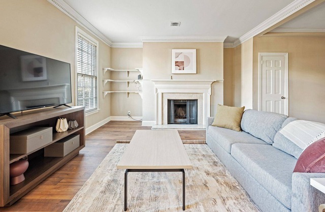 Modern Apartment in Prime Location (ID7786X36)