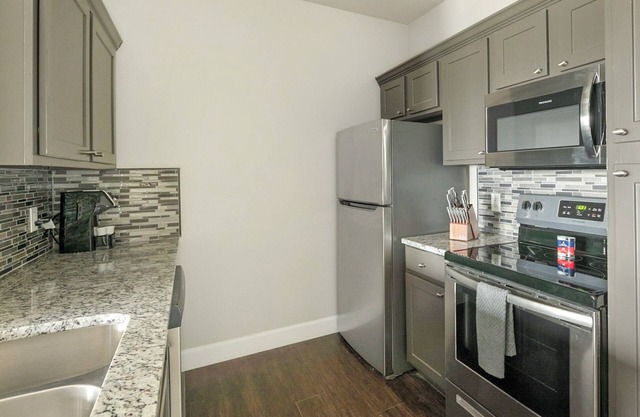 Modern Apartment in Prime Location (ID1272X140)