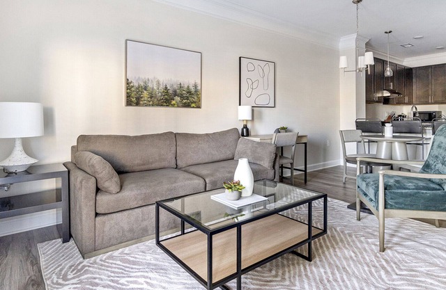 Modern Apartment in Prime Location (ID7356X50)