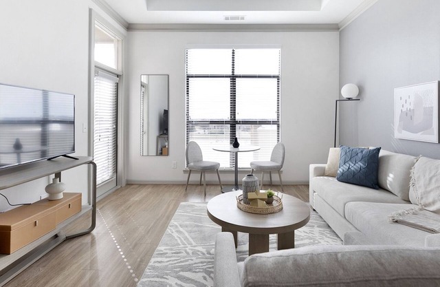 Modern Apartment in Prime Location (ID7989X65)