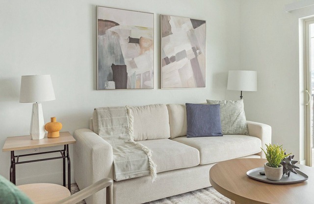 Modern Apartment in Prime Location (ID1204X655)