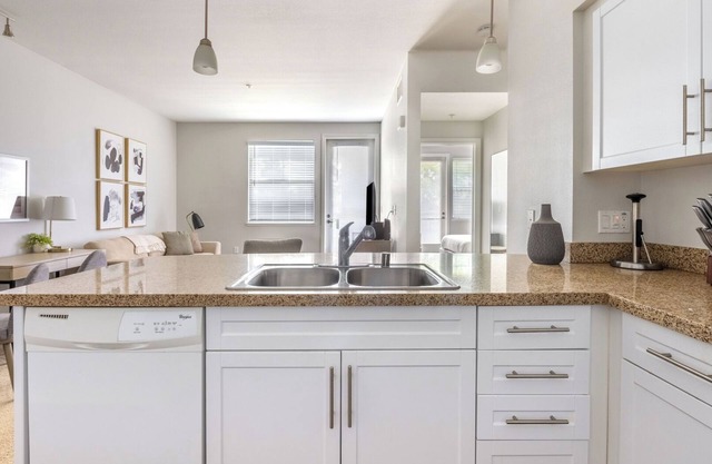 Modern Apartment in Prime Location (ID2411X73)