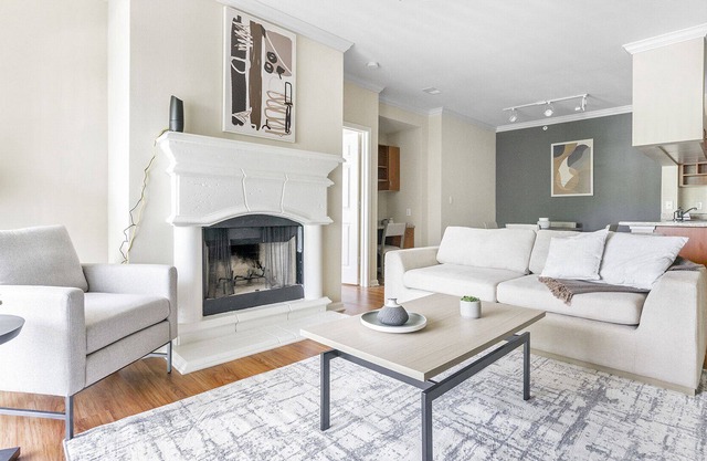 Modern Apartment in Prime Location (ID9848X15)