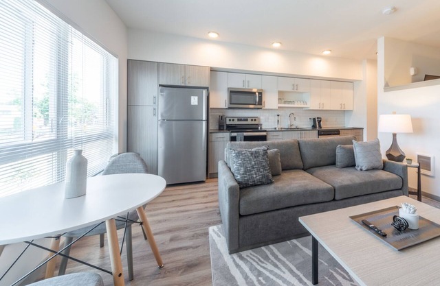 Modern Apartment in Prime Location (ID6597X31)