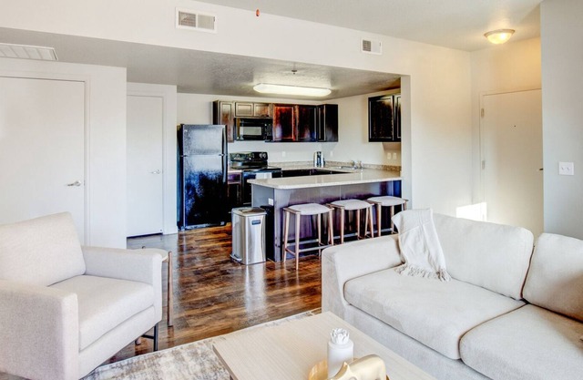 Modern Apartment in Prime Location (ID8610X84)