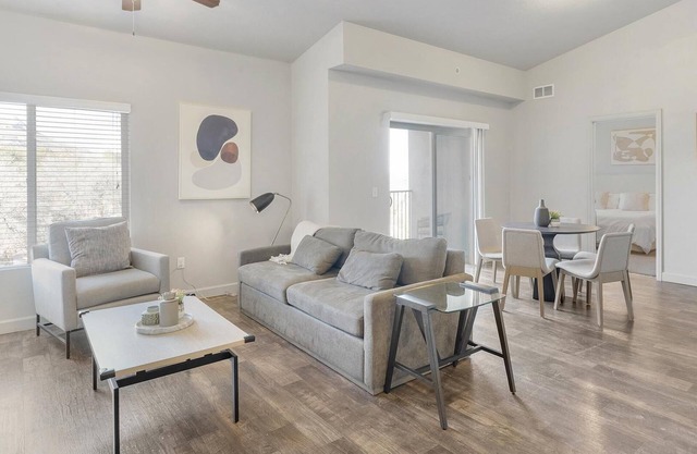 Modern Apartment in Prime Location (ID2951X44)