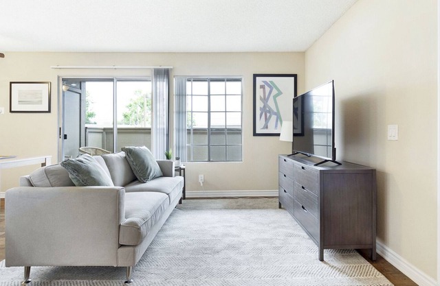 Modern Apartment in Prime Location (ID8313X81)