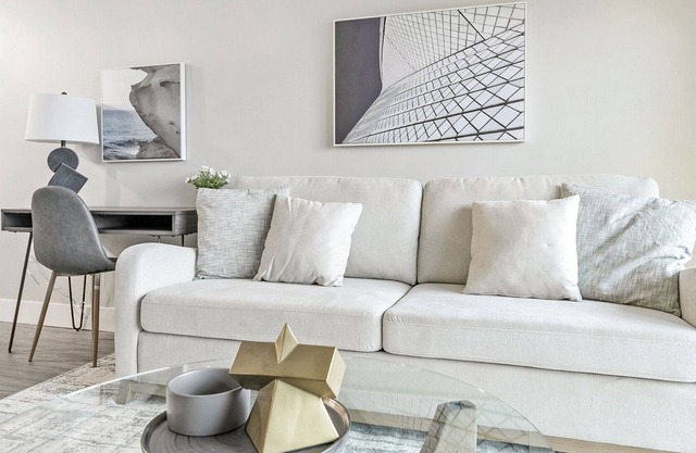 Modern Apartment in Prime Location (ID1233X149)