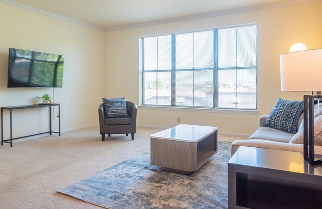 Modern Apartment in Prime Location (ID8230)