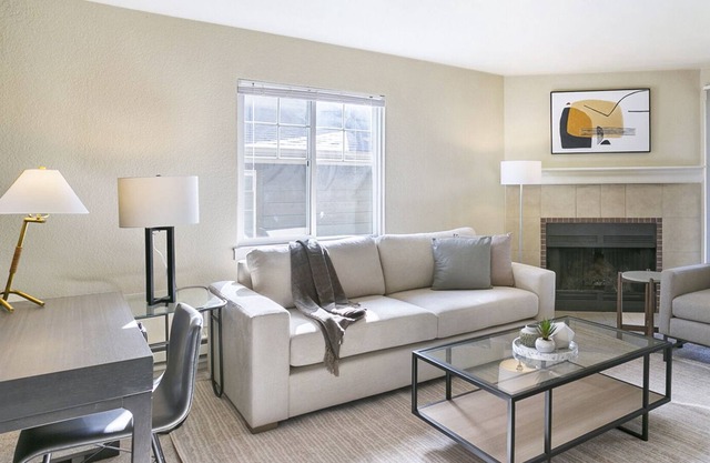 Modern Apartment in Prime Location (ID8880X28)