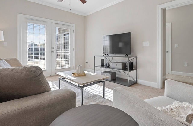 Modern Apartment in Prime Location (ID7976X37)