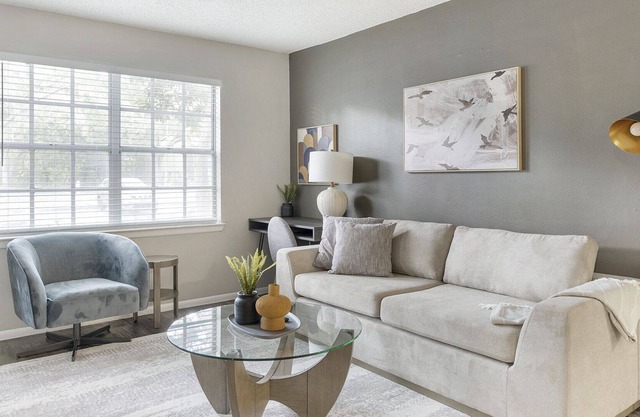 Modern Apartment in Prime Location (ID1255X551)