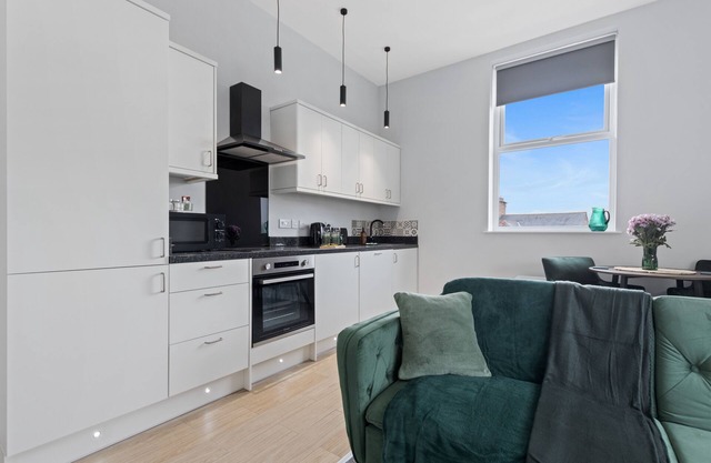 Modern Apartment -Off-Road Parking-Double Bed F5