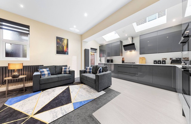 Modern Apartment Shepherd's Bush Near Westfield