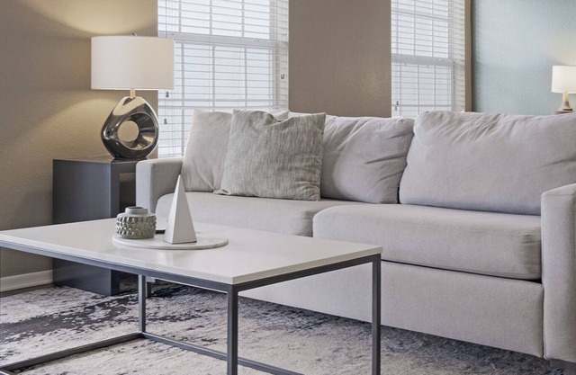 Modern Apartment in Prime Location (ID5950X13)
