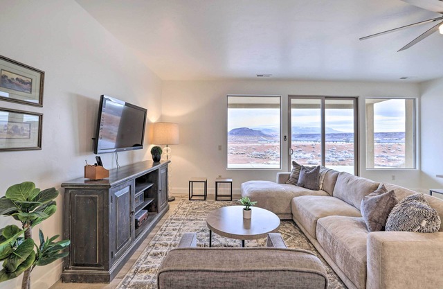 Modern Apartment w/ Beautiful Mountain Views!