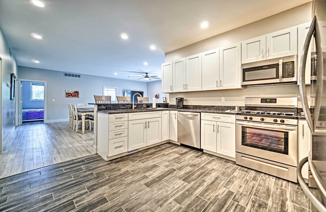 Modern Apartment w/ Deck: 3 Miles to Grass Lake!