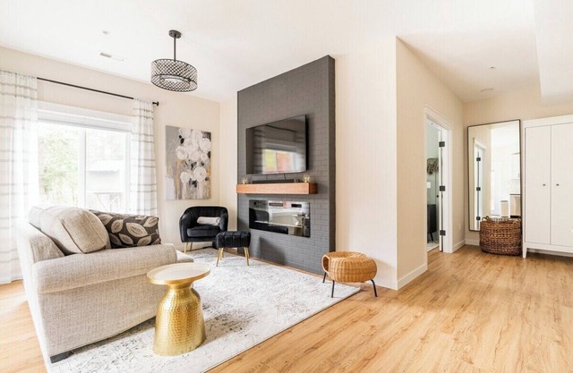 Excellent location with private hot tub and deck