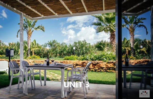 Modernes Apartment mit Pool, Garten, WLAN, Terrasse, Grill, Klimaanlage