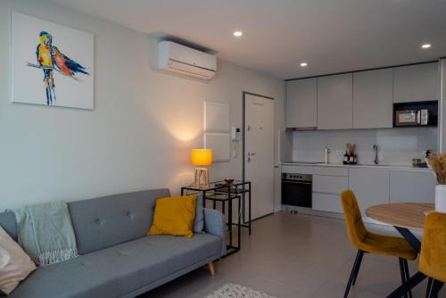 Modern apartment with balcony and free parking