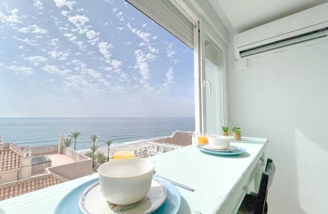 Modern apartment with sea views in Sabinillas