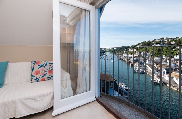 Modernes Apartment mit herrlicher Aussicht, in der Nähe der Stadt und des Strandes.