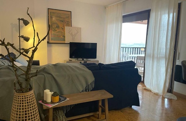 Gemütliche Wohnung in Jaca mit Pool, Fitnessraum, Squash, Terrasse und Parkplatz