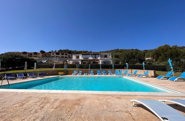 Modernes Apartment mit Meerblick und Pool