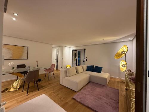 Modern apartment with terrace in Solln