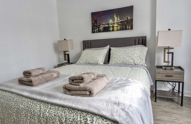 Modern apartments 2 Bedrooms 4 beds AC Wi-Fi Free Parking Smart TV