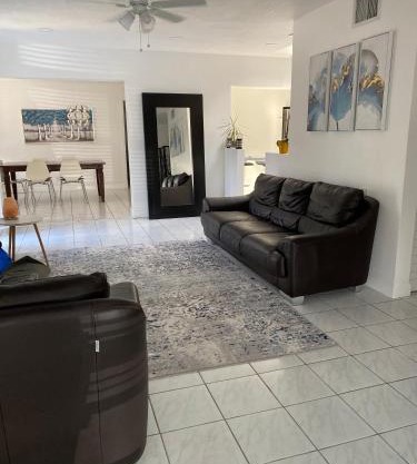 Modern Apartments Close to Downtown and the Airport