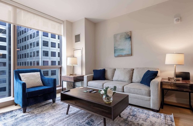 Modern Apt Downtown S