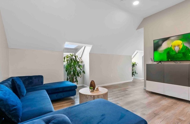 Modern apt in Wooster Square