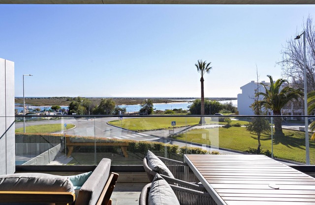 Modern Apt, overlooking the ria formosa!