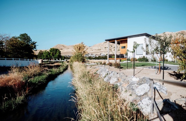 Modern Apt w/ Private Entry & Patio - Mtn Views
