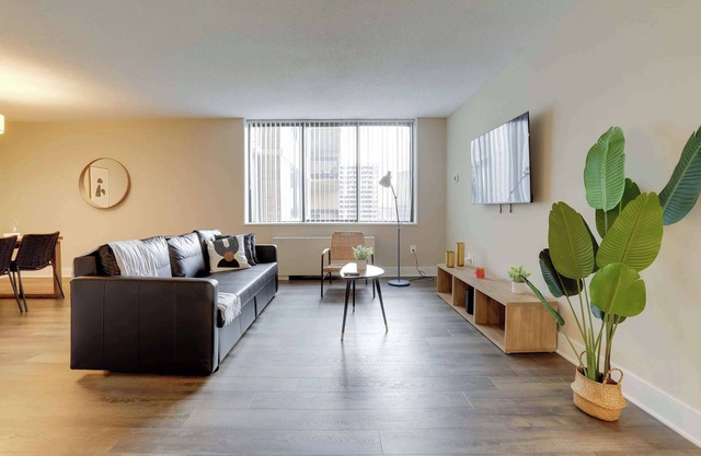 Arlington Apt W Pool | near Metro!