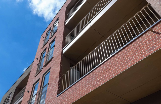 Modern Apts with Balcony in Mitcham