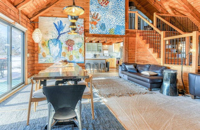 Modern, Artsy & Lofty Blockhaus
