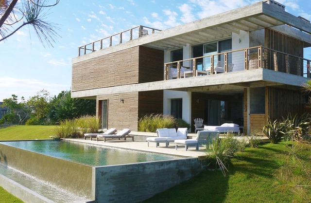 * Modernes Strandhaus mit atemberaubendem Meerblick und 11 m beheiztem Infinity-Pool **