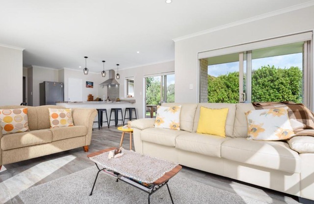 Modern Beach Break - Waihi Beach Holiday Home