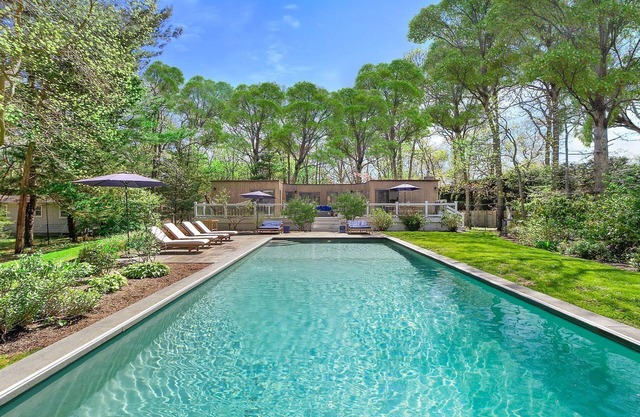 Modern Beach Bungalow with Heated Pool, Walk to Bay, Pet Friendly