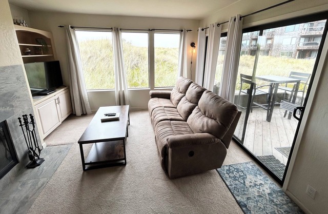 Moderne Pajaro Dunes 1st Floor Condo * Kostenloses WiFi / Gated Entry / Yards From Beach