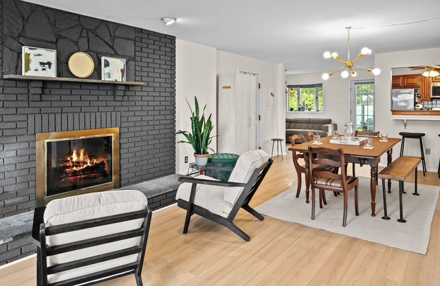 Modern Beach Home - Waterview, close to restaurants, universities and hospitals
