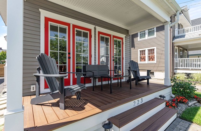 Modern Beach Retreat 1.5 blocks to beach. Bonus Roof Top Patio