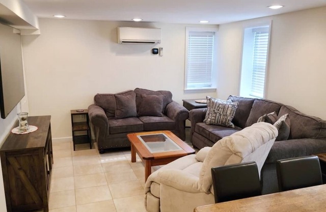 Modern, Beautiful & Warm House with Beach Passes!!!