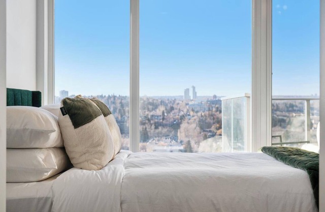 Modern Beltline Studio Balcony Views – Near 17th