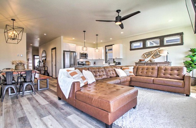 Modern Bozeman Family Townhome with Hot Tub!